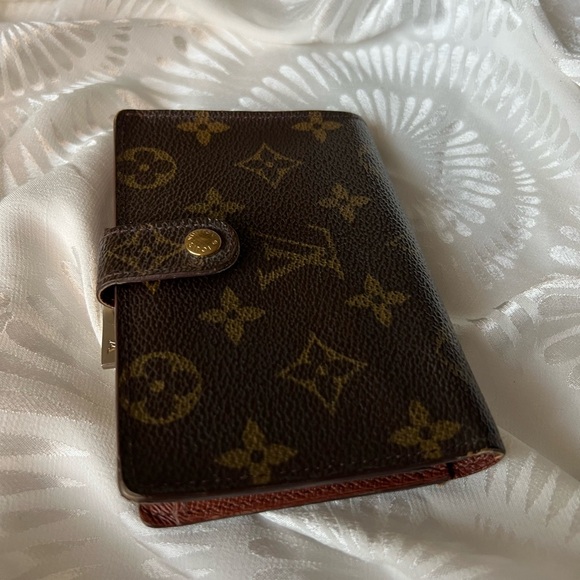 Louis Vuitton Wallet - Picture 5 of 16